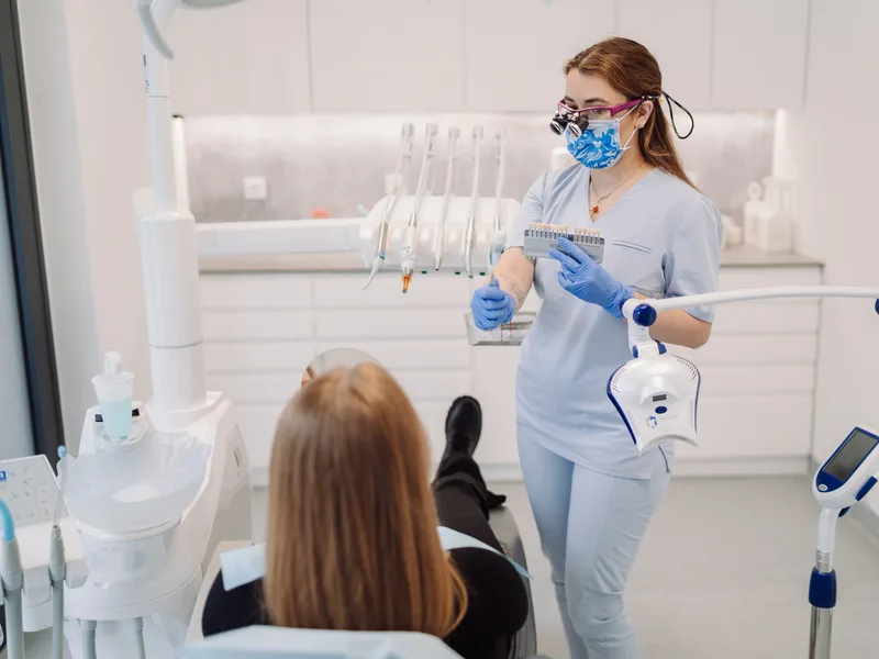Dobór koloru zębów Jarosz Stomatologia Poznań